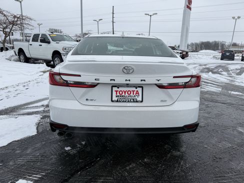 Used 2025 Toyota Camry SE image 7