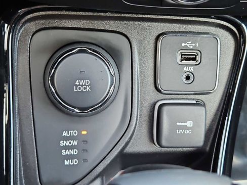 Used 2020 Jeep Compass Limited image 31