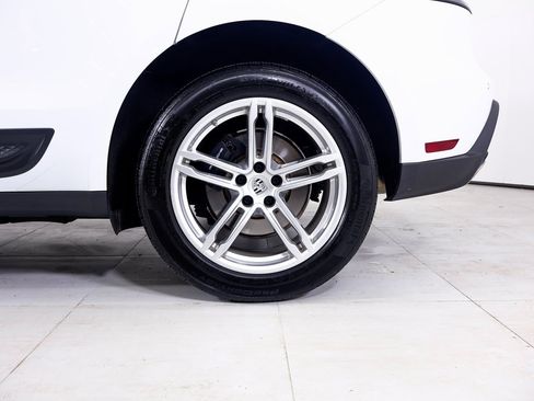 Used 2025 Porsche Macan image 23