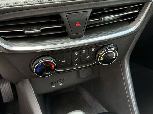 Used 2025 Buick Encore GX Preferred image 23