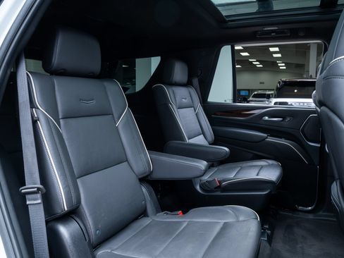 Used 2024 Cadillac Escalade Premium Luxury AWD/4WD image 27