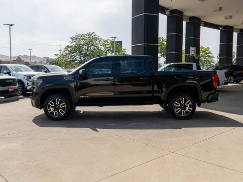 Used 2022 GMC Sierra 1500 AT4 w/ AT4 Premium Package AWD/4WD image 4