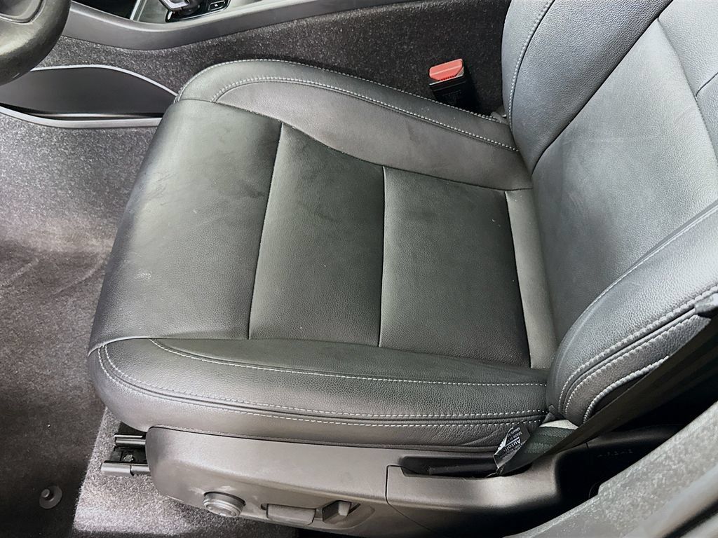 Used 2021 Volvo XC40 T5 Momentum AWD/4WD image 21