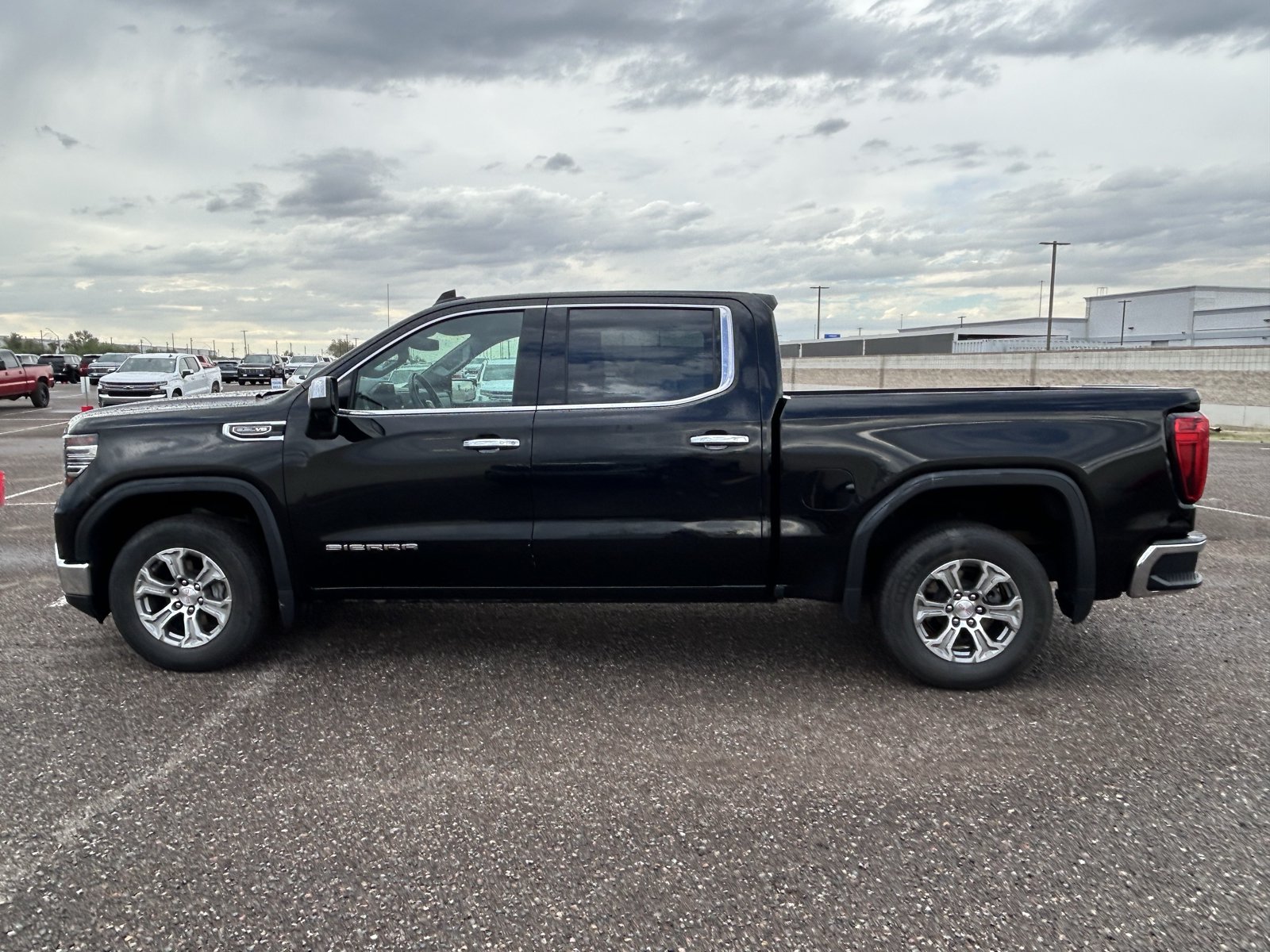 Used 2025 GMC Sierra 1500 SLT RWD image 2