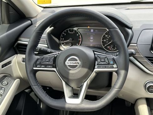 Used 2019 Nissan Altima 2.5 Platinum FWD image 34
