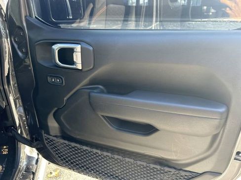 Used 2023 Jeep Gladiator Mojave w/ Cold Weather Group image 12