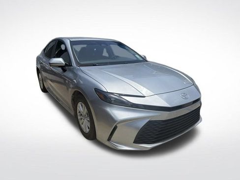 Used 2025 Toyota Camry LE FWD image 3
