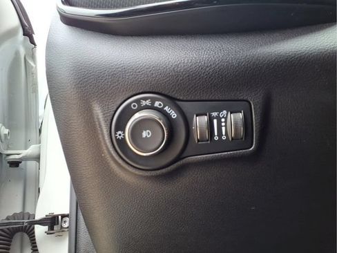 Used 2025 Jeep Compass Trailhawk AWD/4WD image 18