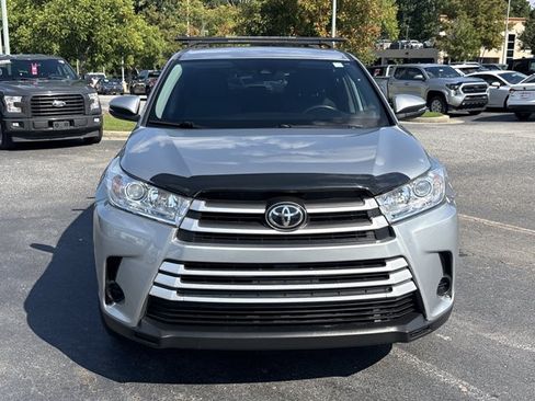 Used 2019 Toyota Highlander LE AWD/4WD image 2