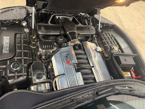 Used 2004 Chevrolet Corvette Convertible w/ Preferred Equipment Group RWD image 21