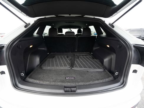 Used 2023 Volkswagen Atlas Cross Sport SE image 28