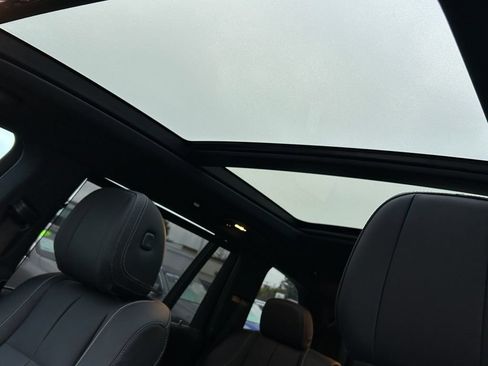 Used 2024 Mercedes-Benz GLS 580 4MATIC image 16