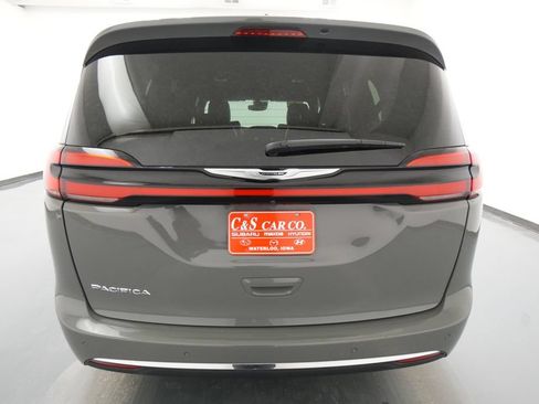 Used 2025 Chrysler Pacifica Select FWD image 7