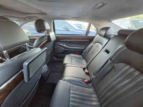 Used 2018 Genesis G90 5.0 Ultimate RWD image 8