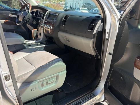 Used 2012 Toyota Tundra Limited w/ Platinum Pkg image 21