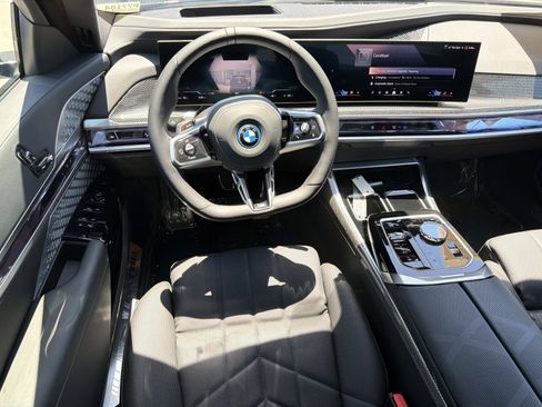 Used 2026 BMW i7 xDrive60 AWD/4WD image 8