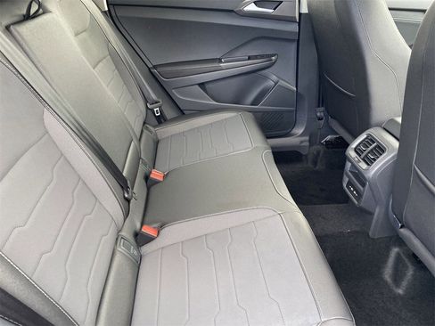 New 2026 Volkswagen Taos SE image 9