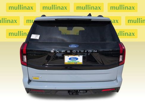 New 2026 Ford Expedition Active image 25