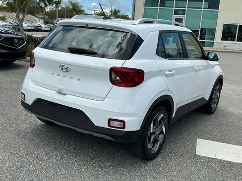 Used 2025 Hyundai Venue SEL FWD image 9