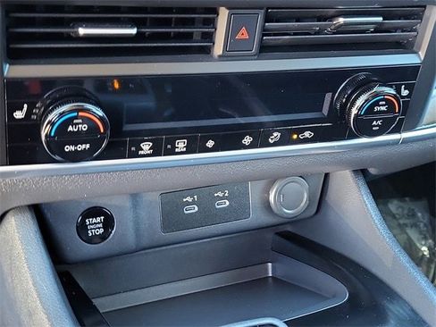 Certified 2025 Nissan Rogue SV image 18