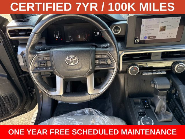 Used 2025 Toyota 4Runner SR5 AWD/4WD image 17