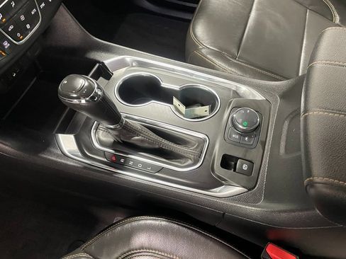 Used 2020 Chevrolet Traverse LT w/ Driver Confidence II Package image 17