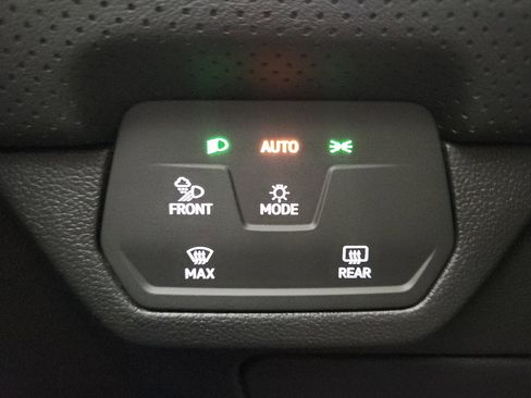 New 2026 Volkswagen Atlas Cross Sport SE image 12