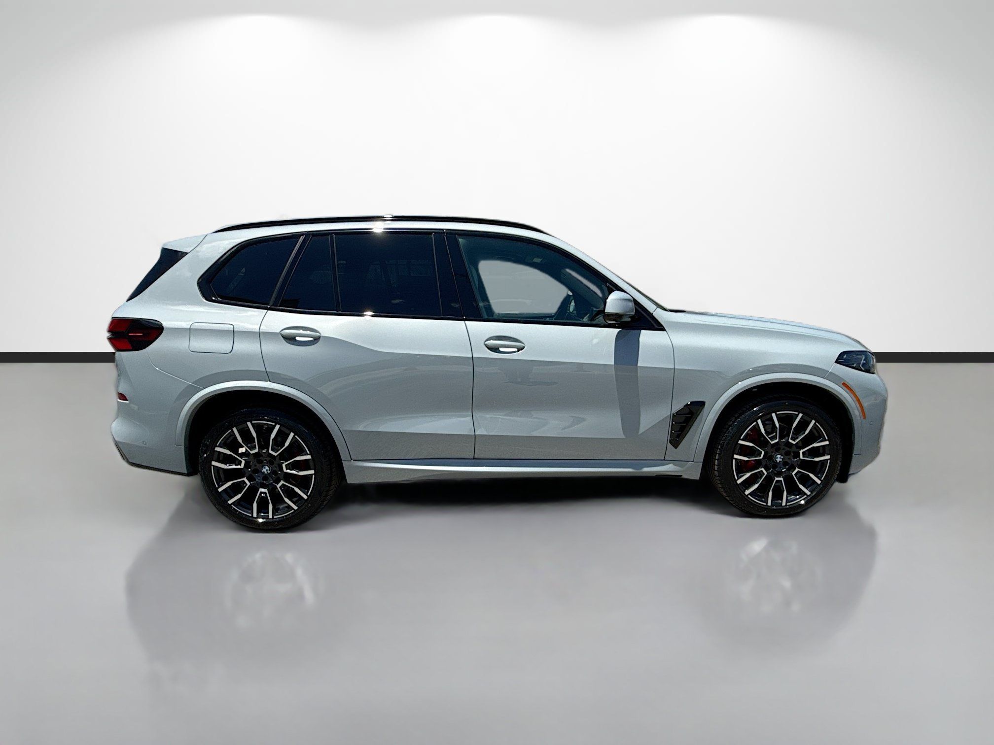 New 2026 BMW X5 sDrive40i w/ M Sport Package RWD image 2