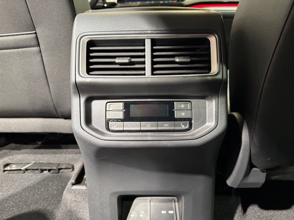 Used 2025 Volkswagen Atlas SEL AWD/4WD image 22