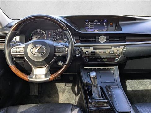 Used 2016 Lexus ES 350 w/ Luxury Package w/Wood Trim image 16