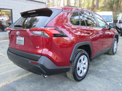 Used 2020 Toyota RAV4 LE w/ Carpet Mat Package FWD image 7