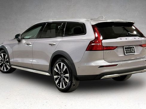 Certified 2026 Volvo V60 B5 Cross Country Ultra w/ Climate Package AWD/4WD image 4