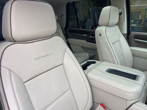Used 2021 GMC Yukon Denali w/ Denali Premium Package image 10