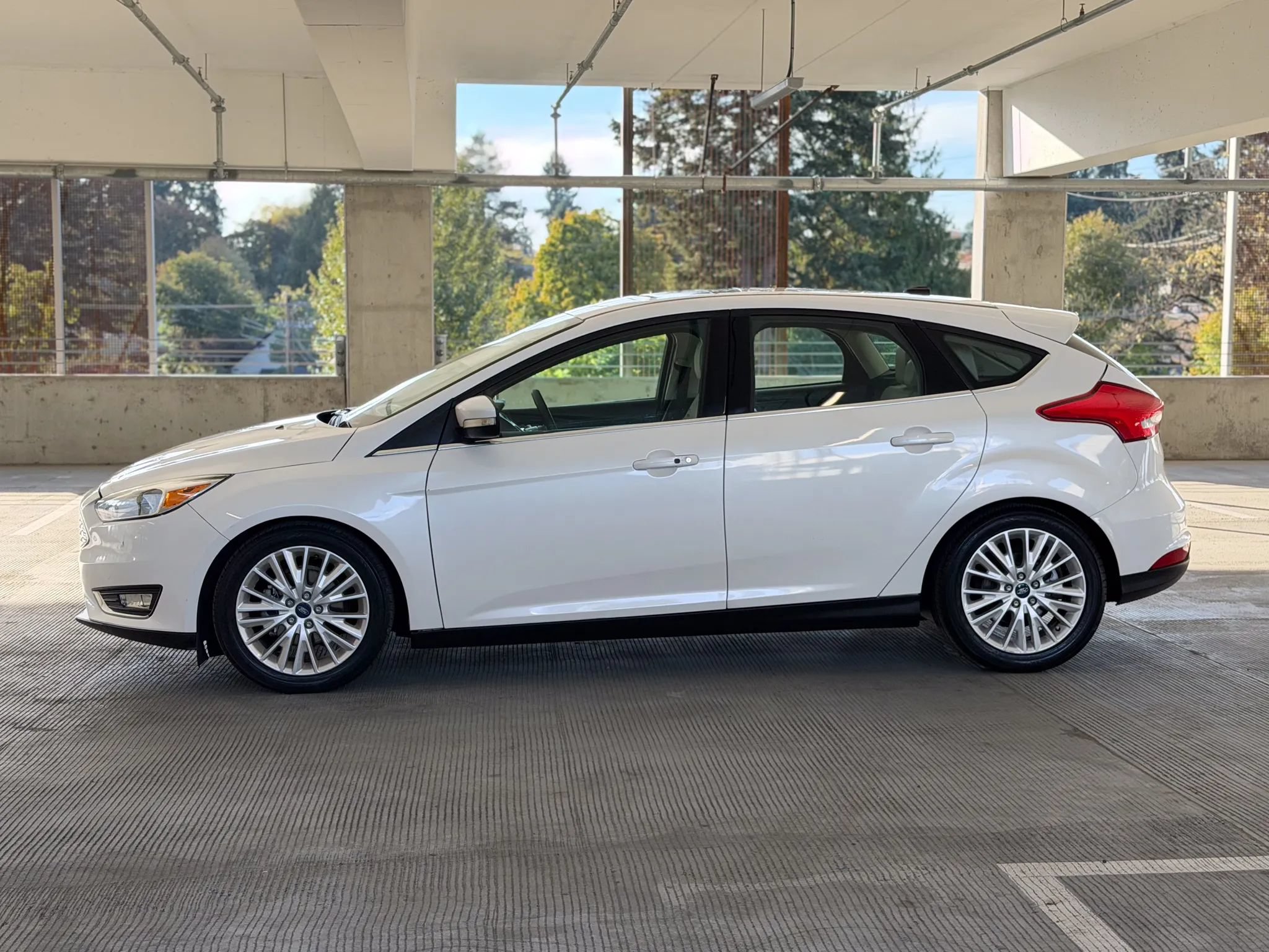 Used 2018 Ford Focus Titanium FWD image 8