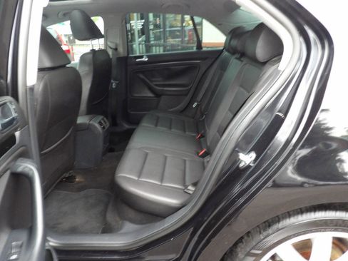 Used 2010 Volkswagen Jetta Wolfsburg Edition image 10