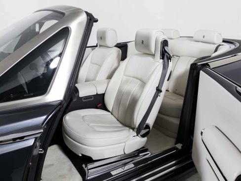 Used 2013 Rolls-Royce Phantom Drophead Coupe image 34