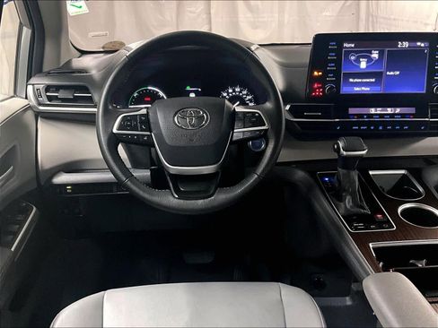 Certified 2024 Toyota Sienna XLE image 18