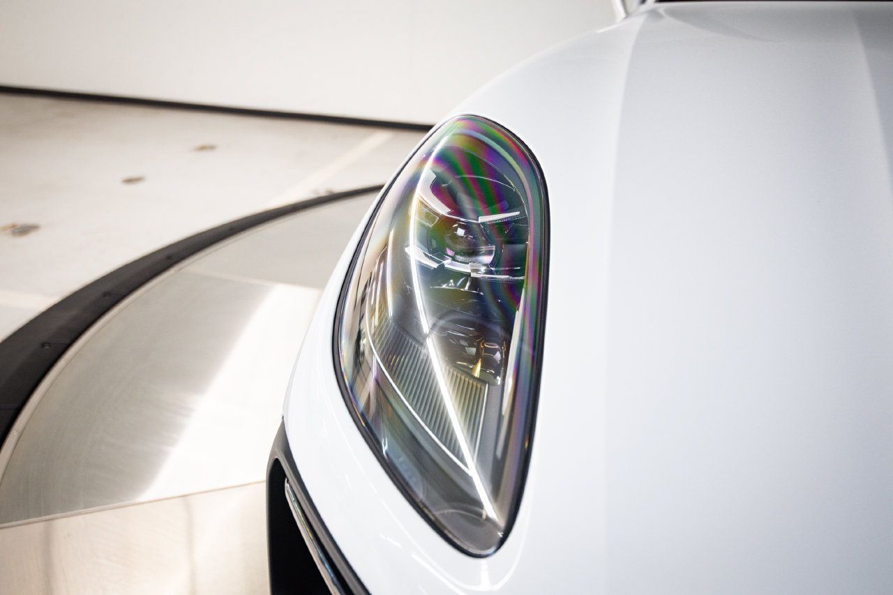 Certified 2023 Porsche Macan AWD/4WD image 13