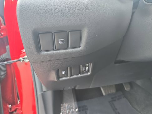 Used 2021 Toyota C-HR XLE image 30