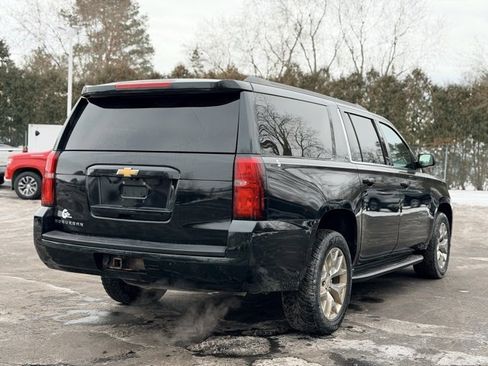 Used 2016 Chevrolet Suburban LT image 4