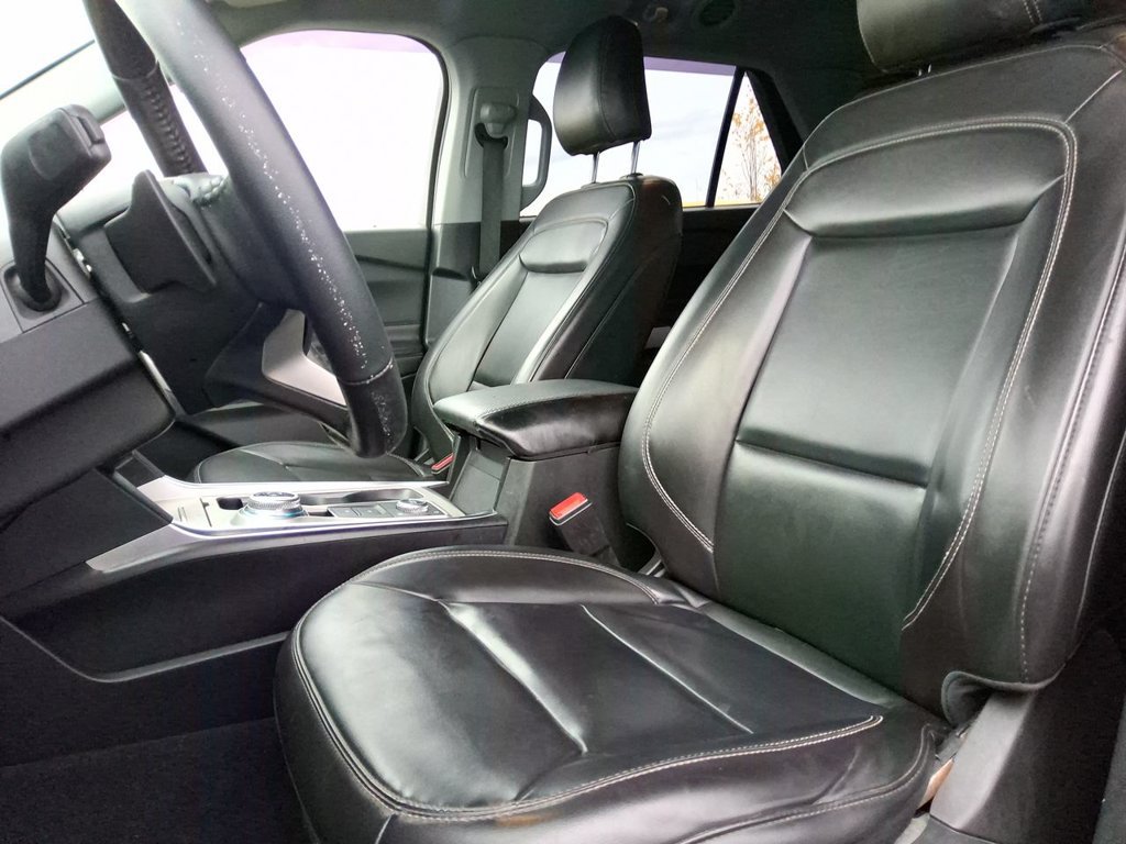 Used 2021 Ford Explorer XLT w/ Equipment Group 202A AWD/4WD image 12