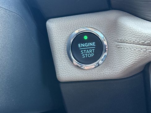 Used 2024 Ford Expedition Limited image 25