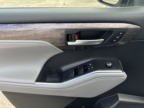 Used 2020 Toyota Highlander Limited Platinum image 15