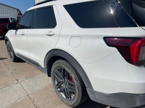 Used 2025 Ford Explorer ST w/ Sun And Sound Package RWD image 8