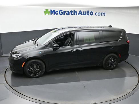 Used 2023 Chrysler Pacifica Limited w/ S Appearance Package image 21