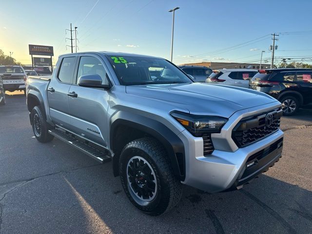 Used 2025 Toyota Tacoma TRD Off-Road w/ TRD Off Road Upgrade Package AWD/4WD image 3