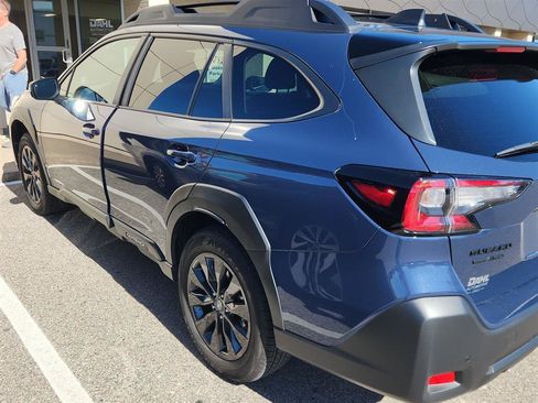 Used 2025 Subaru Outback Onyx Edition w/ Tech Package 3 AWD/4WD image 6