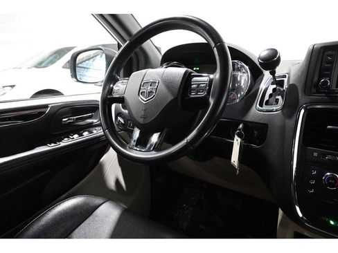 Used 2019 Dodge Grand Caravan SXT image 22