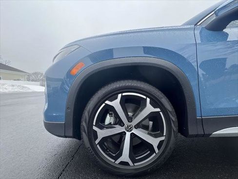 Used 2025 Volkswagen Tiguan SE AWD/4WD image 10