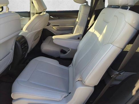 Used 2022 Jeep Grand Cherokee L Overland AWD/4WD image 7